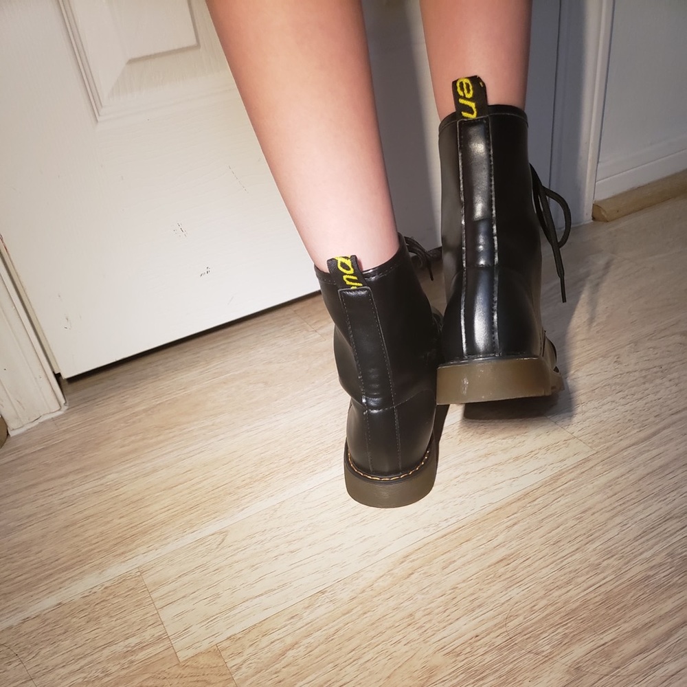 Cute boots - Picture 2 of 4